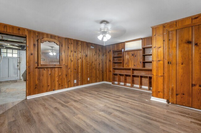 Building Photo - PENDING - Newly Renovated 3 Bedroom 2 Bathroom in
