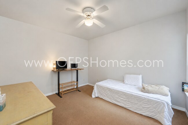 Building Photo - 3/2 in Destin!! AVAILABLE JULY 1