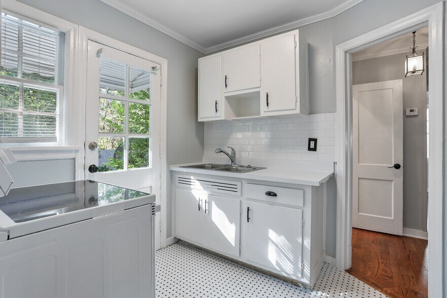 Building Photo - 1923 New Mexico St