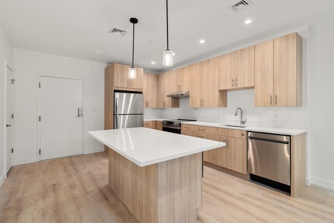 Building Photo - 1151 Walnut St