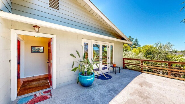 Building Photo - Beautiful Two Bedroom One Bath Close to Spring Lake & Annadel State Park