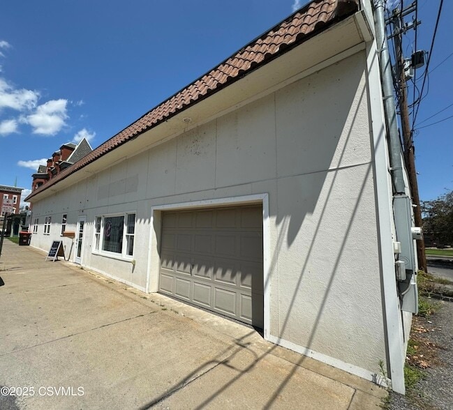 Building Photo - 17 Bound Ave