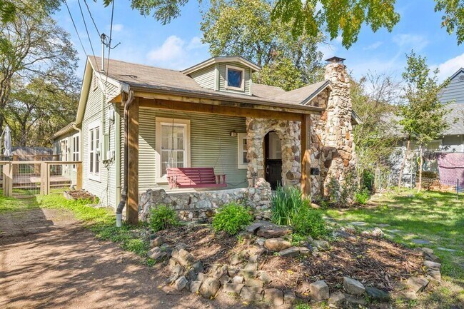 Building Photo - 2110 Oxford Ave