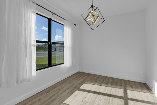 Building Photo - 14075 SW Thorens Dr