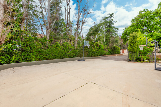 Building Photo - 28051 Balkins Dr