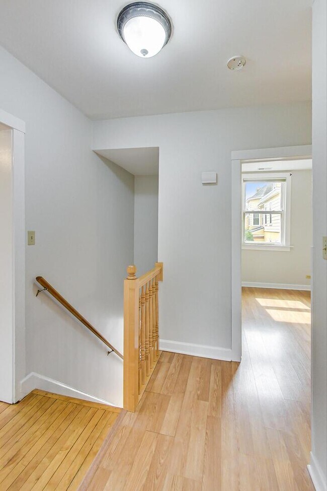 Building Photo - 1327 Church St