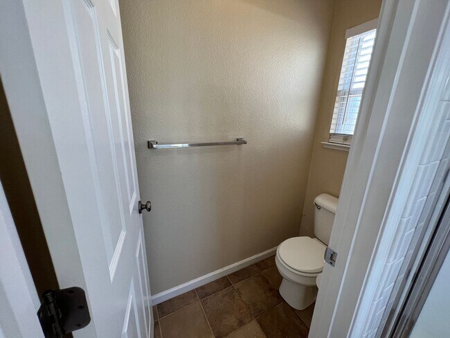 Building Photo - Large 4 bedroom located on a well maintained court!