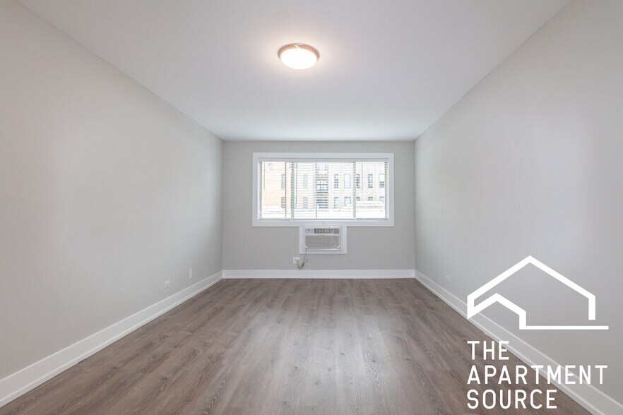 Building Photo - 529 W Surf St