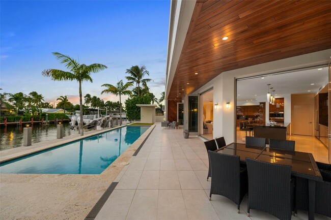 Building Photo - 3300 NE 39th St