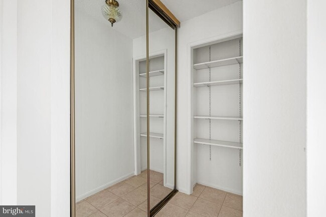 Building Photo - 307 Yoakum Pkwy