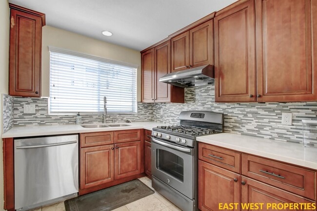 Building Photo - 58 S Altadena Dr