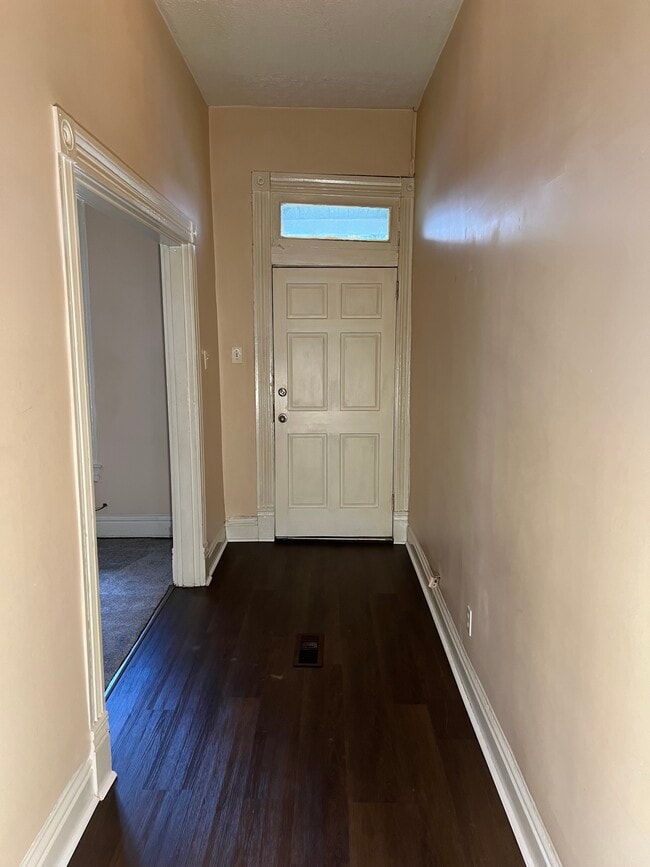 Building Photo - 544 Longfield Ave