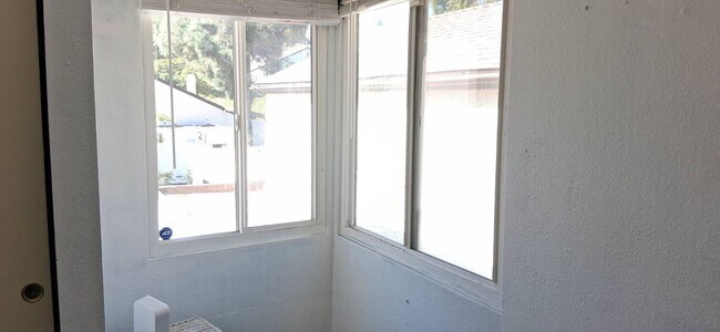 Building Photo - 1437 Robin Ln