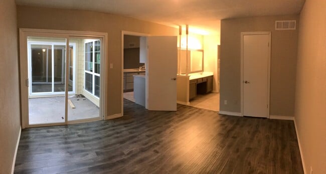 Building Photo - 670 W Warrior Trail