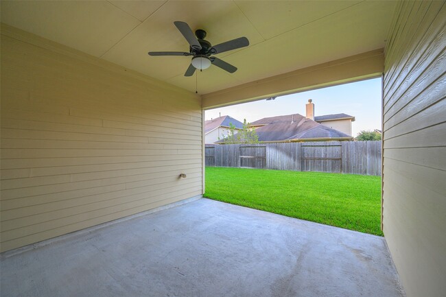 Building Photo - 12805 Shady Springs Dr