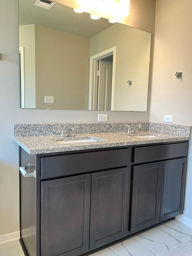 Building Photo - 3/2/2  in the beautiful  gated community of Point Aquarius WISD