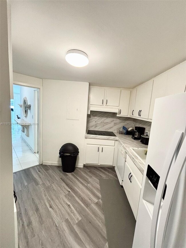 Building Photo - 905 Brickell Bay Dr