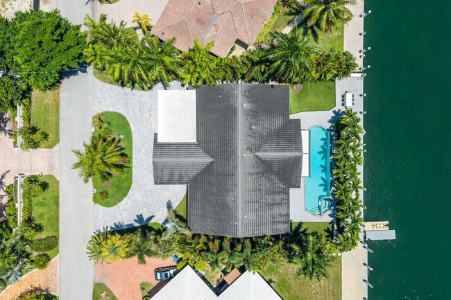 Building Photo - 2540 Mercedes Dr