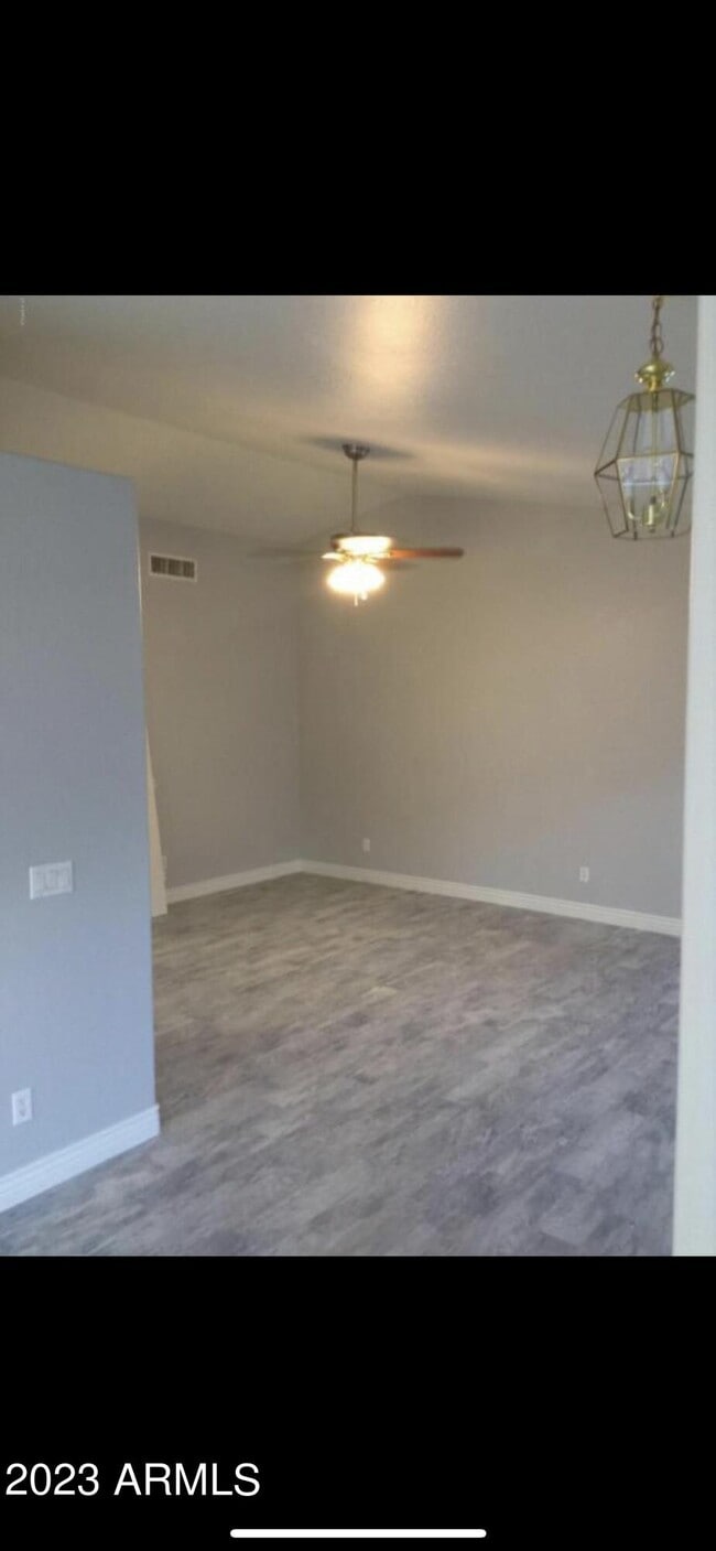 Building Photo - 2816 E Villa Theresa Dr