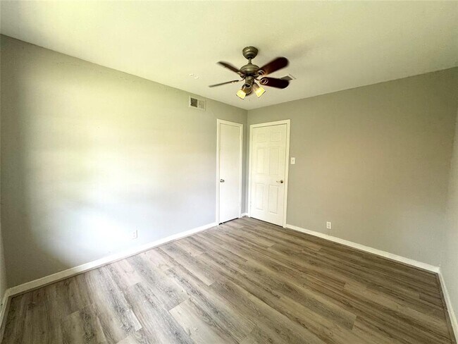 Building Photo - 7905 Turquoise Ln