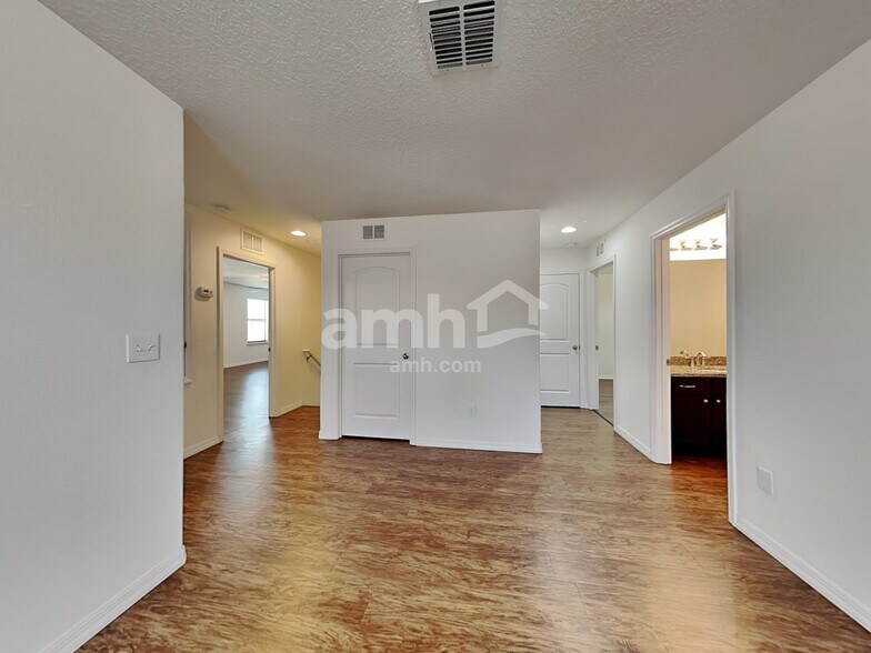 Building Photo - 11861 Thicket Wood Dr