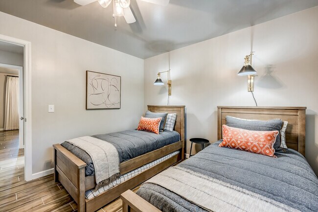 Building Photo - 11 N Pecan Dr