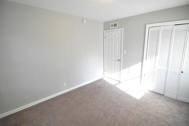 Building Photo - 2720 Green Oaks Dr