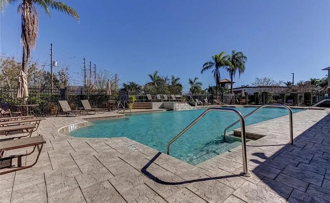 Building Photo - Spacious 3br 2.5ba Townhome in North Saint Petersburg