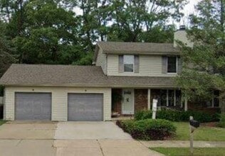 Building Photo - 11104 North Oakwood Drive