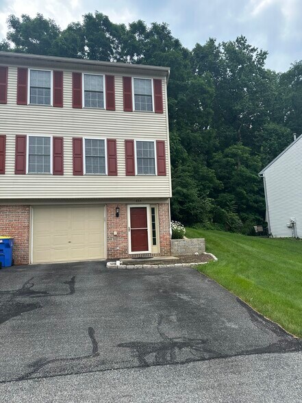 Primary Photo - 635 Rockwood Dr