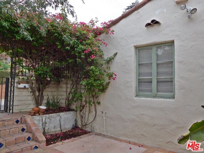 Building Photo - 1621 Silverwood Terrace