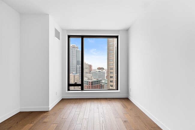 Building Photo - 99 Hudson St