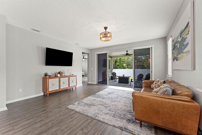 Building Photo - Serenity in Green Cove Springs!