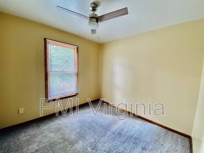 Building Photo - 604 Birchridge Ct
