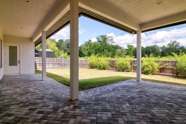 Building Photo - 861 SW 120th Dr