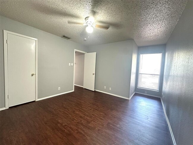 Building Photo - 12401 Tree Line Dr