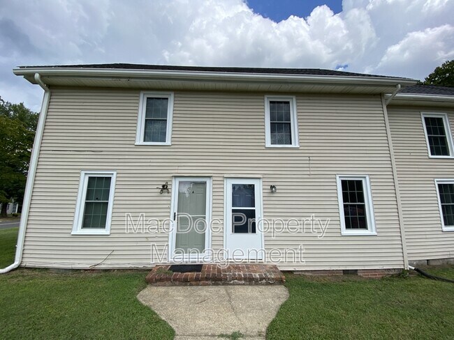 Building Photo - 210 Milford St