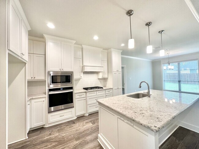 Building Photo - Available Now! Stunning 3 Bedroom 2 Bath i...