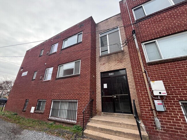 Building Photo - 1621 1st St NW