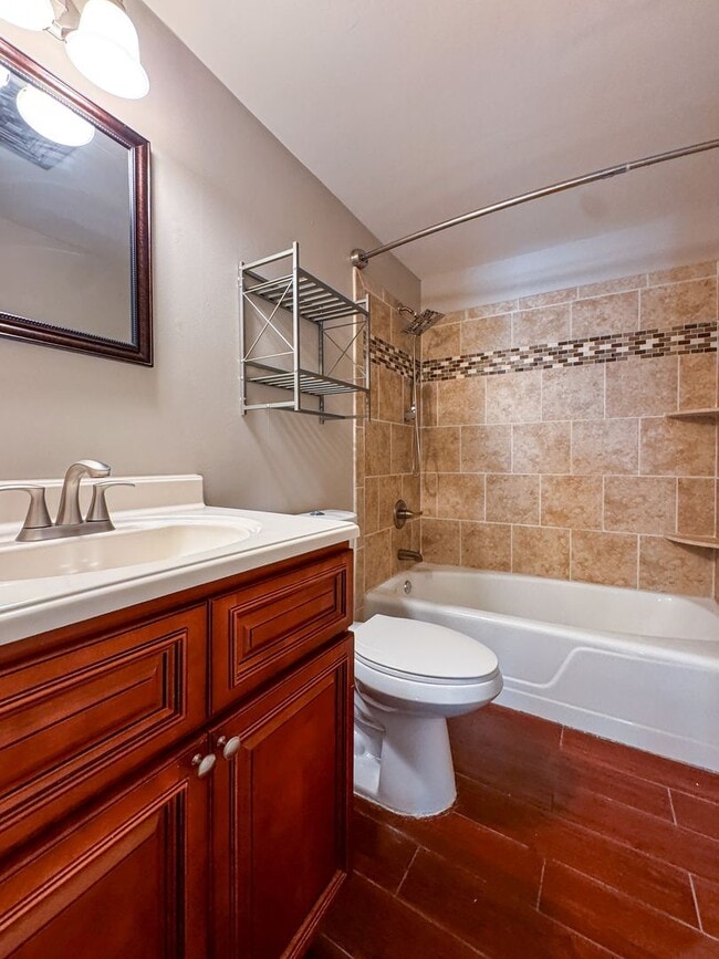 Building Photo - Beautiful Tri Level Home in Vanstory Hills
