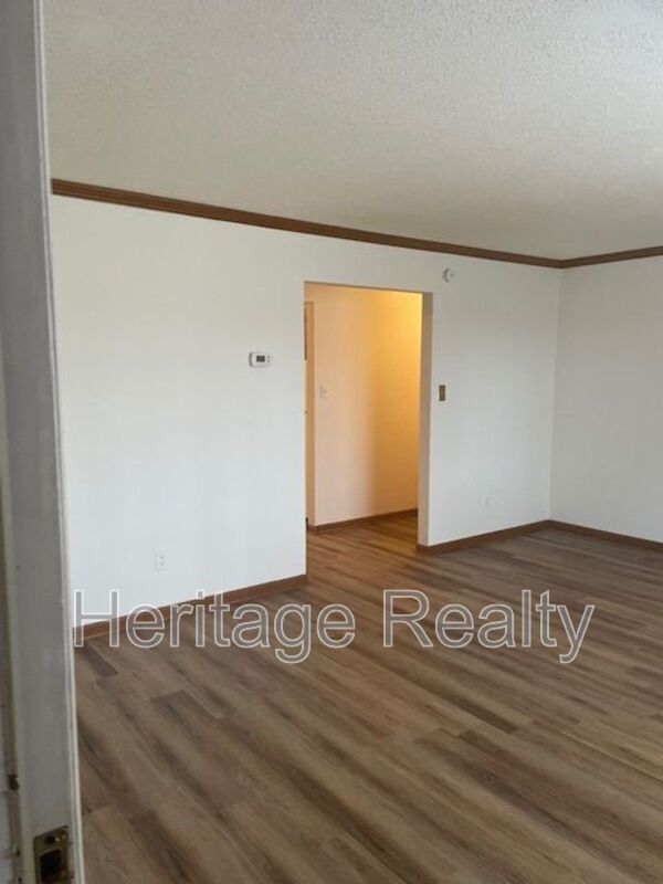 Building Photo - 810 Highland Dr
