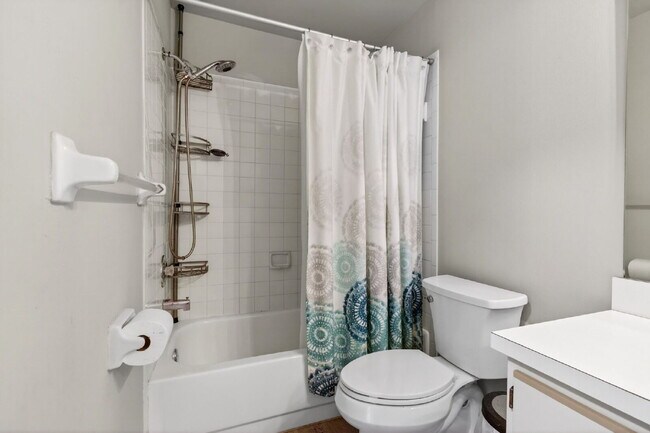 Building Photo - 460 Hardwood Pl