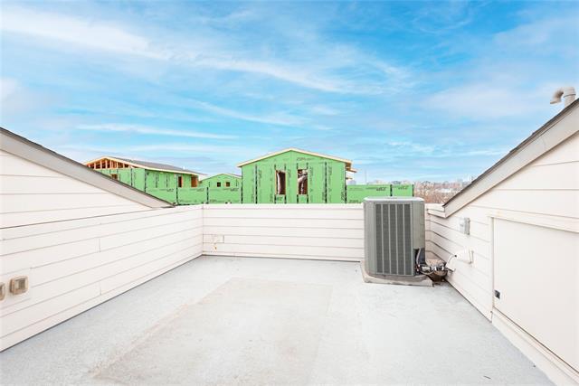 Building Photo - 1901 N Carroll Ave