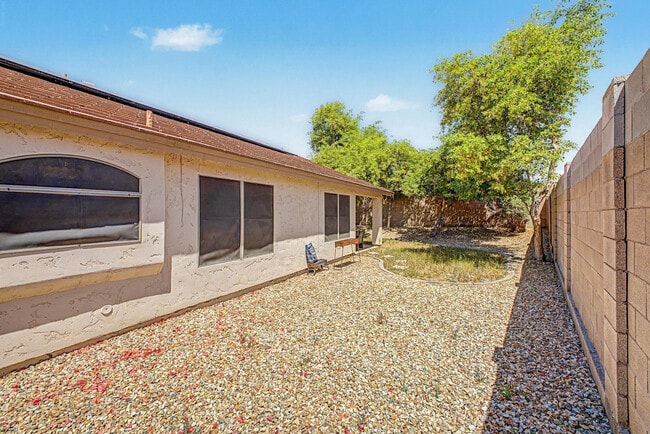 Building Photo - 6406 W Escuda Rd