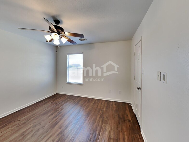 Building Photo - 2303 Cantabria Ln