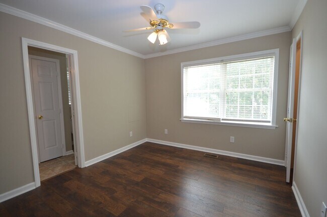 Building Photo - 417 Hyannis Dr