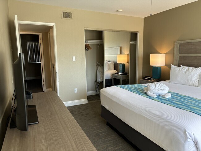 Building Photo - 2-Story, 2-Bedroom, Furnished/Unfurnished Condo For Rent