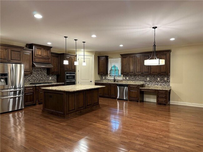 Building Photo - 510 Lake Medlock Dr