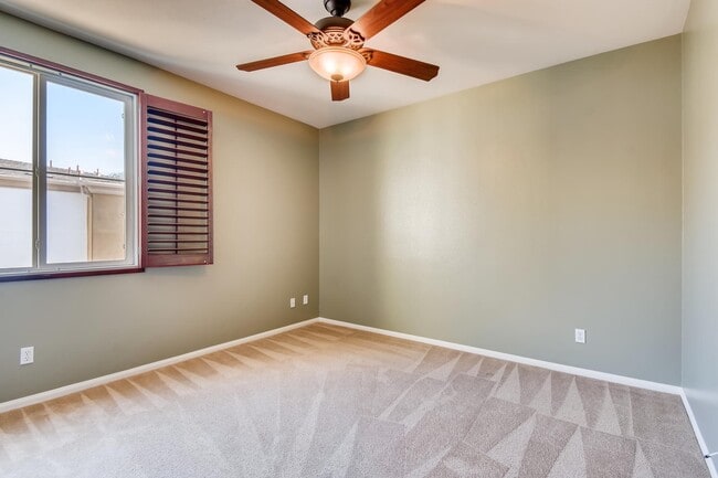 Building Photo - Spacious Spectrum 2 Bedroom Townhome with ...