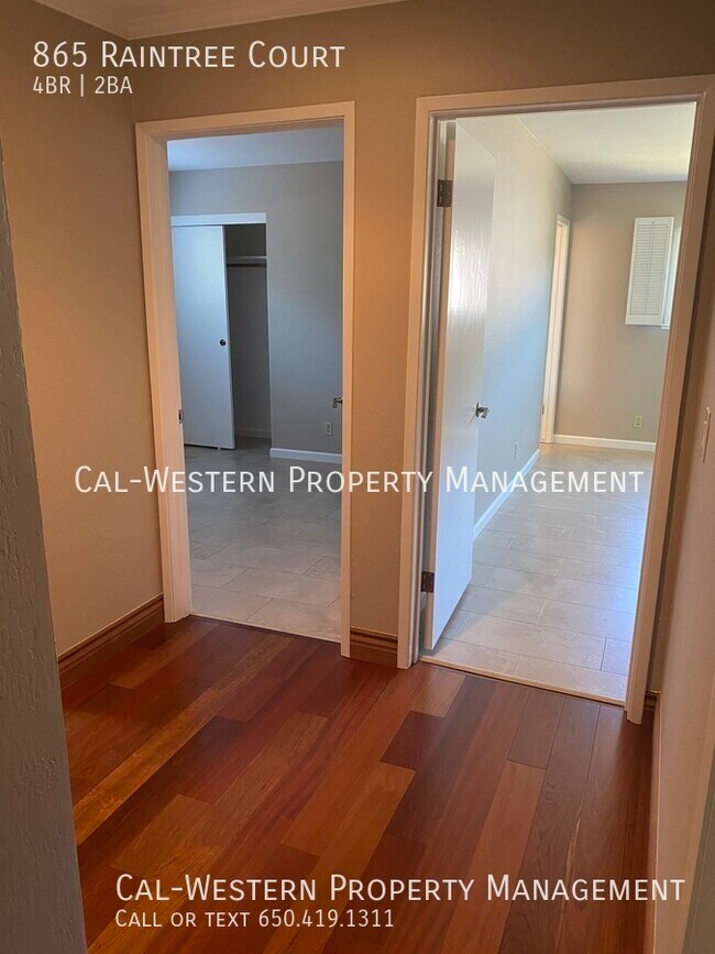 Building Photo - 865 Raintree Ct